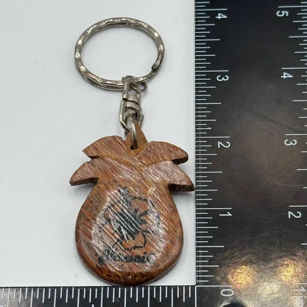 Vintage Hawaii Wooden Pineapple Keychain Hibiscus Flower Tropical Souvenir Brown